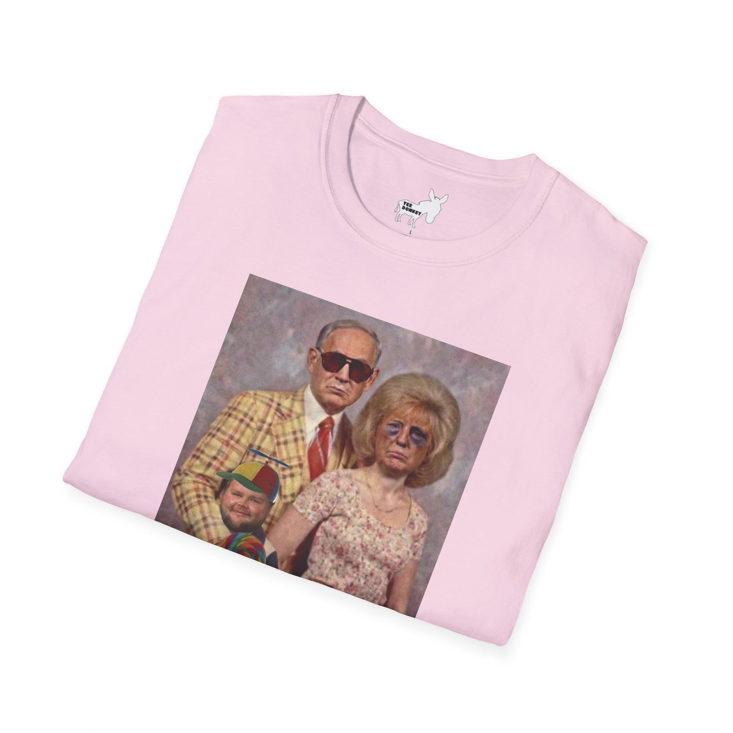 TRUMP, NETANYAHU & JD VANCE FAMILY PORTRAIT - T-Shirt