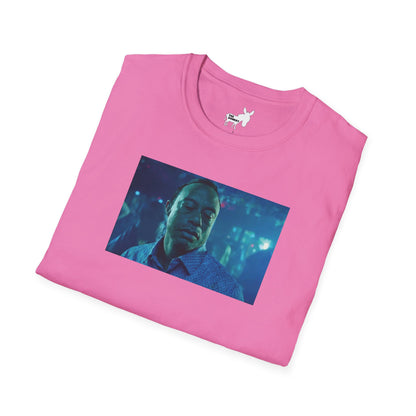 TIGER WOODS TURN THE LIGHTS OFF MEME - T-Shirt