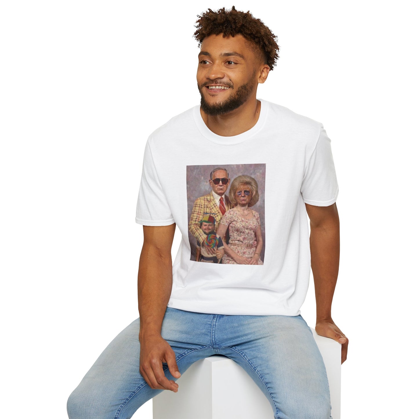 TRUMP, NETANYAHU & JD VANCE FAMILY PORTRAIT - T-Shirt